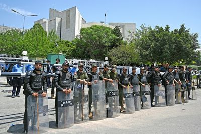 Protests against Pakistan's top judge as ex-PM Khan back in court