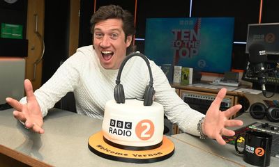 Vernon Kay on Radio 2 review – not even a ‘warring’ Holly and Phil can hold the new man back