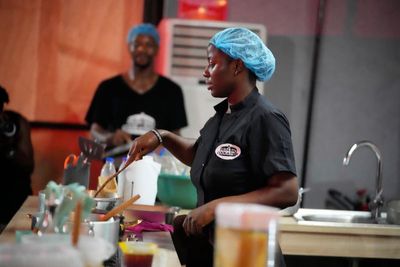 Eyeing new global record, Nigerian chef cooks for nearly 100 hours