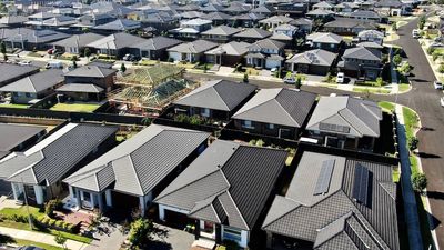 Sunshine Coast Council to speed up plans for up to 100 affordable rental properties as crisis mounts