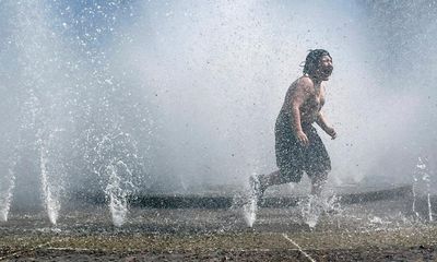 Punishing heatwave grips Pacific north-west as wildfires rage in western Canada