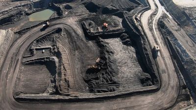 Oakey's New Acland coal mine faces fresh Land Court challenge over water licence