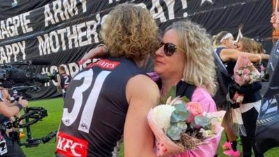 Beau McCreery's mum surprises Collingwood players with hilarious pre-game address