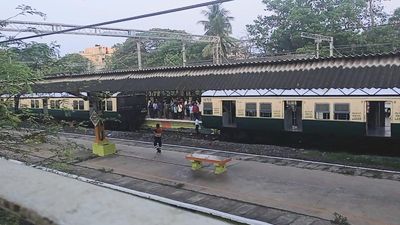 EMU train coach detached at Saidapet Railway Station, causes delay in suburban train operations