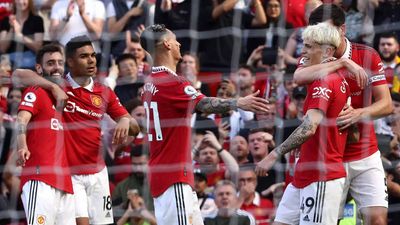 Manchester United need to sign a striker, midfielder to fight for the title: Denis Irwin