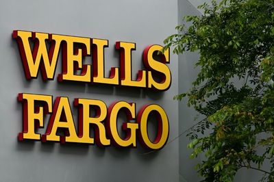 Wells Fargo to pay $1 bn to settle shareholder class action