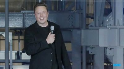 Elon Musk Wants To Personally Approve Every New Tesla Hire, Even Contractors