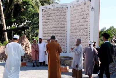 Yala’s giant Koran pulls in Muslim visitors