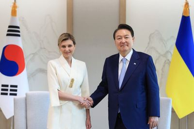 South Korea's president vows to expand non-lethal aid to Kyiv in meeting with Ukraine's first lady