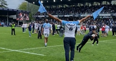 Ex-Scarlets favourite's parents turn up to watch him for first time in five years and the crowd love it