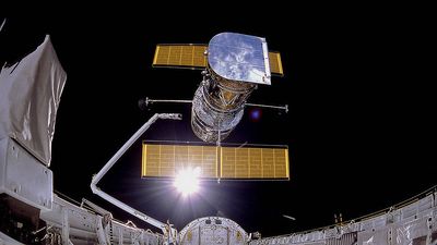 New private plan to rescue Hubble Space Telescope may also target space junk