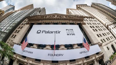Will Palantir Stock Find Support At 50-Day Line Amid AI Outlook?
