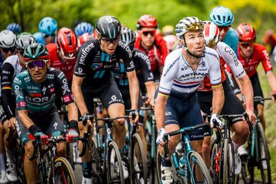Cavendish shrugs off missed opportunity as breakaway takes Giro d'Italia stage