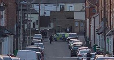 Police cordon off Nottingham road after men seen 'fighting with weapons'