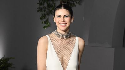 Alexandra Daddario Admits She Badly Wanted Her It's Always Sunny Cameo, And Steve Martin And A Banjo Were Involved