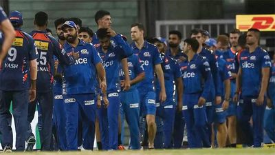 We're not sticking to our plans: Shane Bond slams Mumbai Indians bowlers