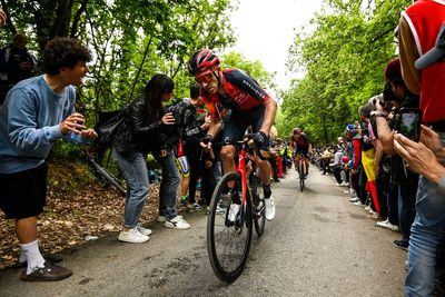 Tao Geoghegan Hart badly injured after Giro d’Italia crash