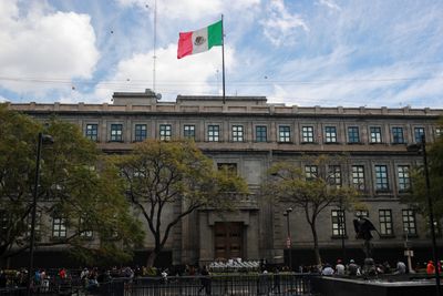 Mexican president backs referendum on electing Supreme Court justices