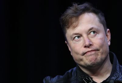 Elon Musk has regrets about ChatGPT. He says he's a 'huge idiot' for letting go of OpenAI.