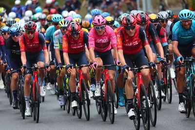 'I was really lucky' – Thomas keeps Giro d'Italia lead as Geoghegan Hart crashes