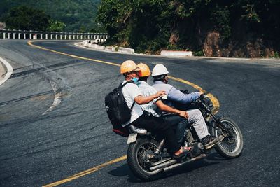 Safety recommendations pertain to Kentucky motorcyclists and other drivers