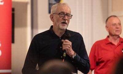 Jeremy Corbyn tells local Labour party he wants to carry on as their MP