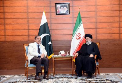 Top leaders of Pakistan, Iran inaugurate border market in their first meeting in 10 years