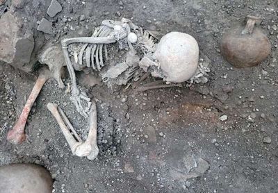 2 hidden male skeletons discovered under pile of rubble in Pompeii's 'House of the Chaste Lovers'