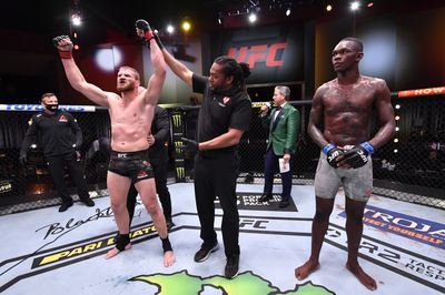 UFC champ Israel Adesanya predicts Jan Blachowicz will take down Alex Pereira, ‘beat him up there’