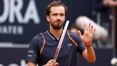 Medvedev crushes Hanfmann to storm into Italian Open semi-finals