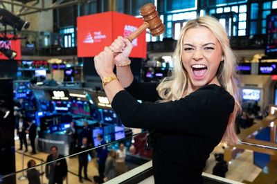 SI Swimsuit Issue Models Take Over New York Stock Exchange