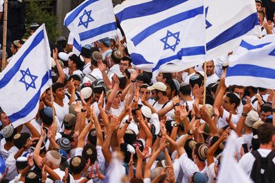 Far-right Israelis shut down Jerusalem’s Old City with flag march