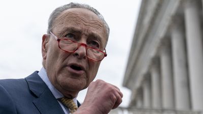 Schumer meets with bipartisan group of senators to build a coalition for AI law