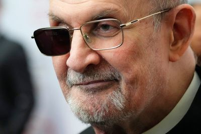Salman Rushdie makes first in-person public appearance since stabbing