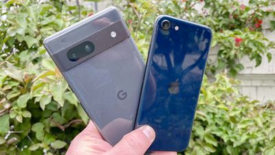 Google Pixel 7a vs. iPhone SE: Which cheap phone wins?