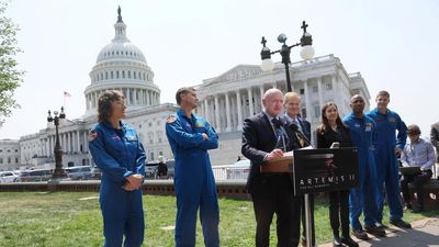 Jeff Bezos’ Blue Origin wins NASA contract to build astronaut lunar lander