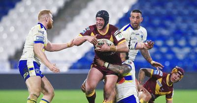 Huddersfield star Chris Hill signs new deal to finish career with Giants