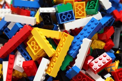 Cambridge University offers Lego building to stressed students