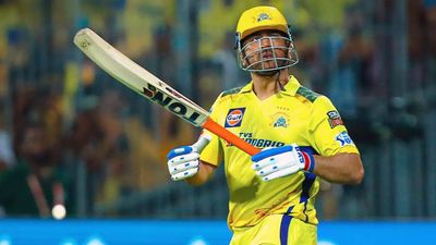 'Dhoni's knee has not been 100 percent': Hussey on CSK skipper batting down the order
