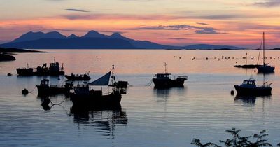 Scots island offers Glaswegians 'dream job' £60k salary, golden beaches and dolphin spotting