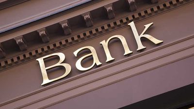 Community Bank Flies Above Sector's Fray; This Option Trade Profits From Its Steady Action