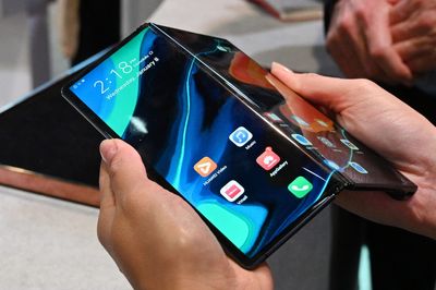 Google and Samsung are shooting themselves in the feet with their foldable phones
