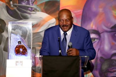 Legendary Cleveland Browns running back Jim Brown dies at 87