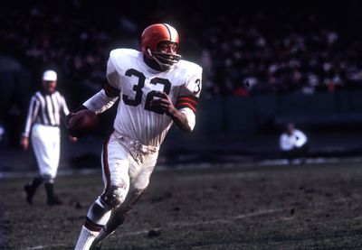 Social media reacts to the passing of legendary running back Jim Brown
