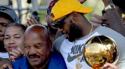 Classic Clip of LeBron James Showing Respect to Jim Brown in 2015 NBA Finals Going Viral After NFL Legend's Death