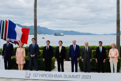 Watch as G7 leaders and guest countries gather for family photo in Japan