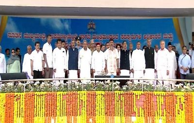 Karnataka Welcomes New Govt: Siddaramaiah as CM, DKS as Dy CM and 8 Ministers take oath