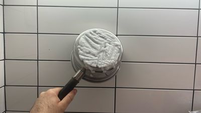 How to clean the bottom of pans - 5 simple steps to make them shine