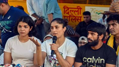 Wrestlers' Protest: 'Decisions that khaps take for us could hurt nation' - warns Vinesh Phogat