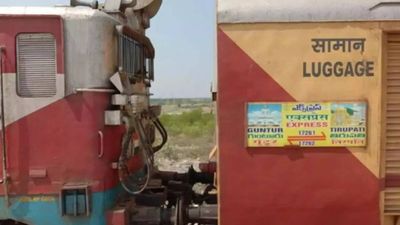 Planned midnight dacoity in Tirupati-Guntur express train near Kadapa baffles passengers